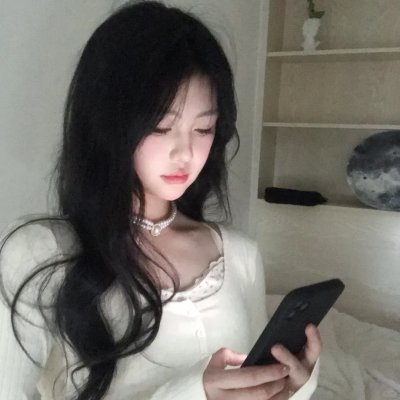 绿杨移作两家春